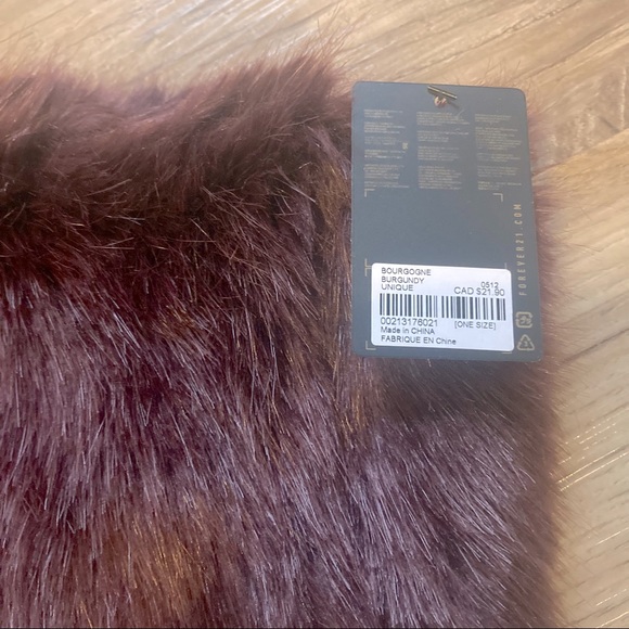 Forever 21 Faux Fur Scarf NWT - Picture 4 of 4